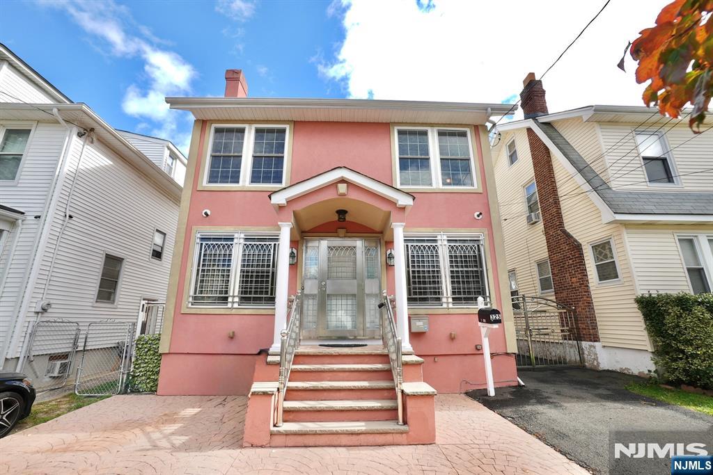 325-327 N 11th Street - Photo 1