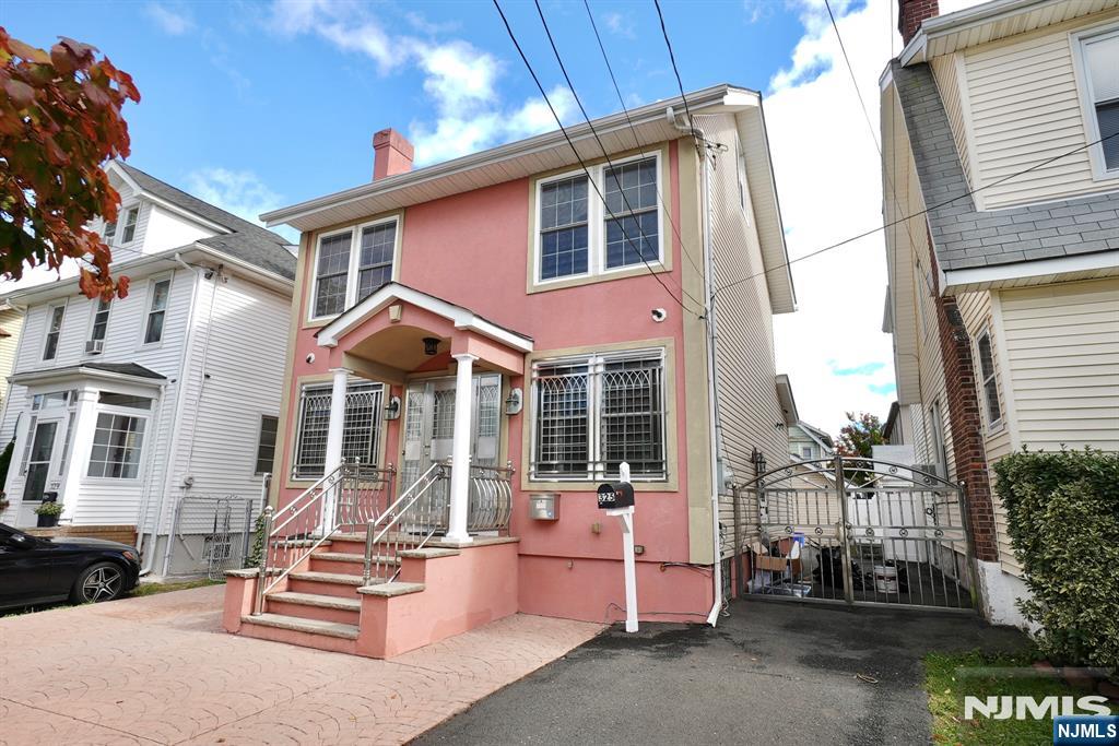 325-327 N 11th Street - Photo 2