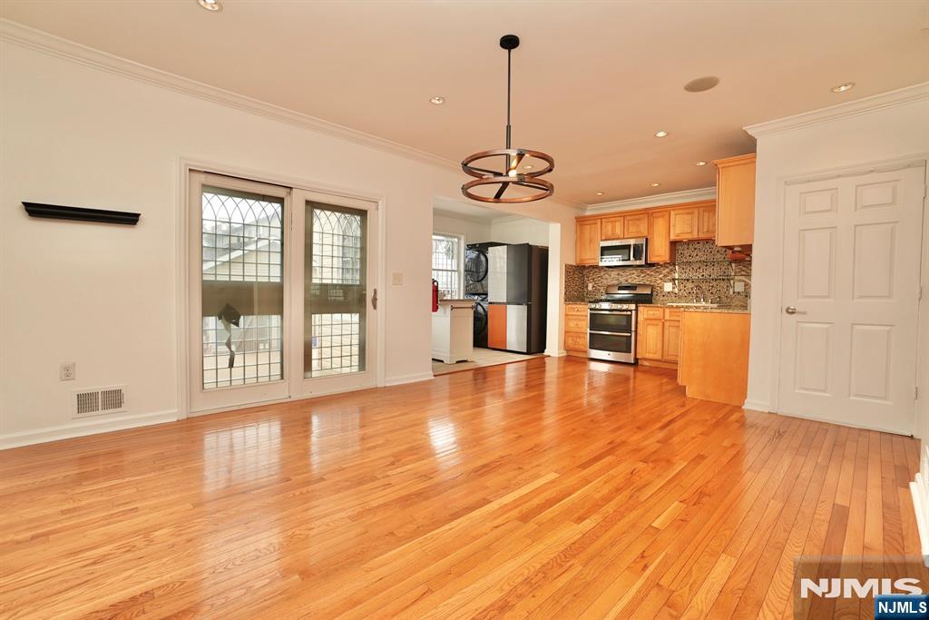 325-327 N 11th Street - Photo 4