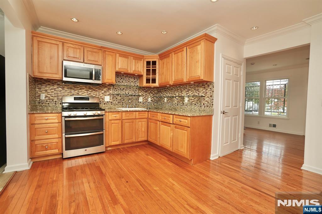 325-327 N 11th Street - Photo 5