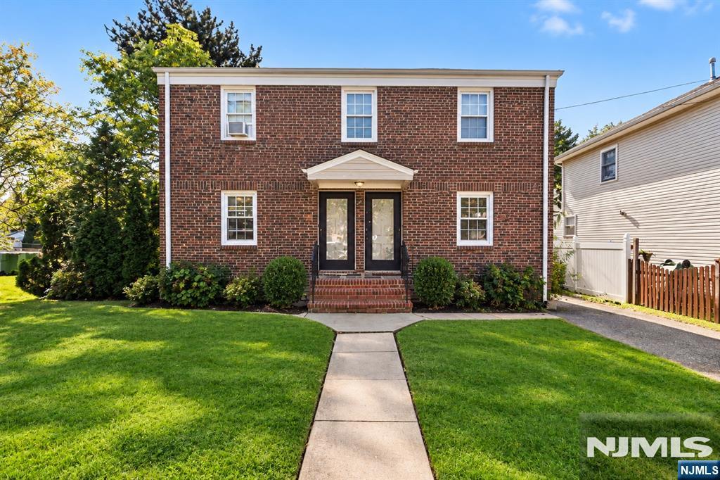433 Spruce Street - Photo 1