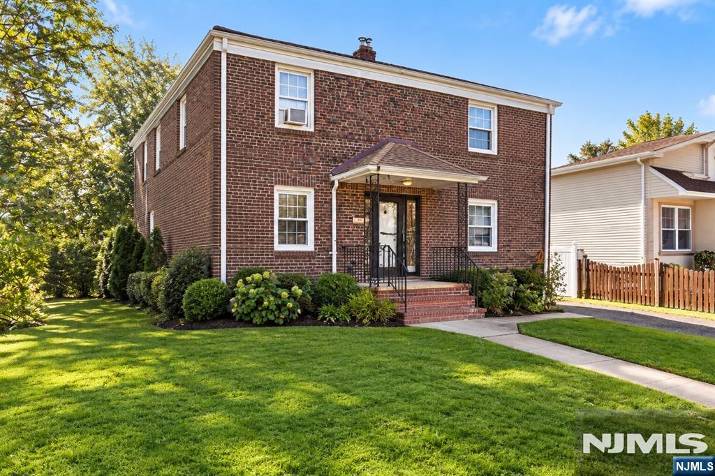 433 Spruce Street - Photo 2