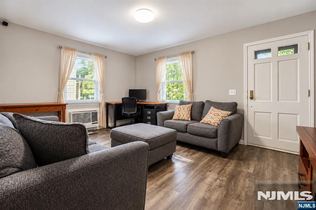 433 Spruce Street - Photo 3