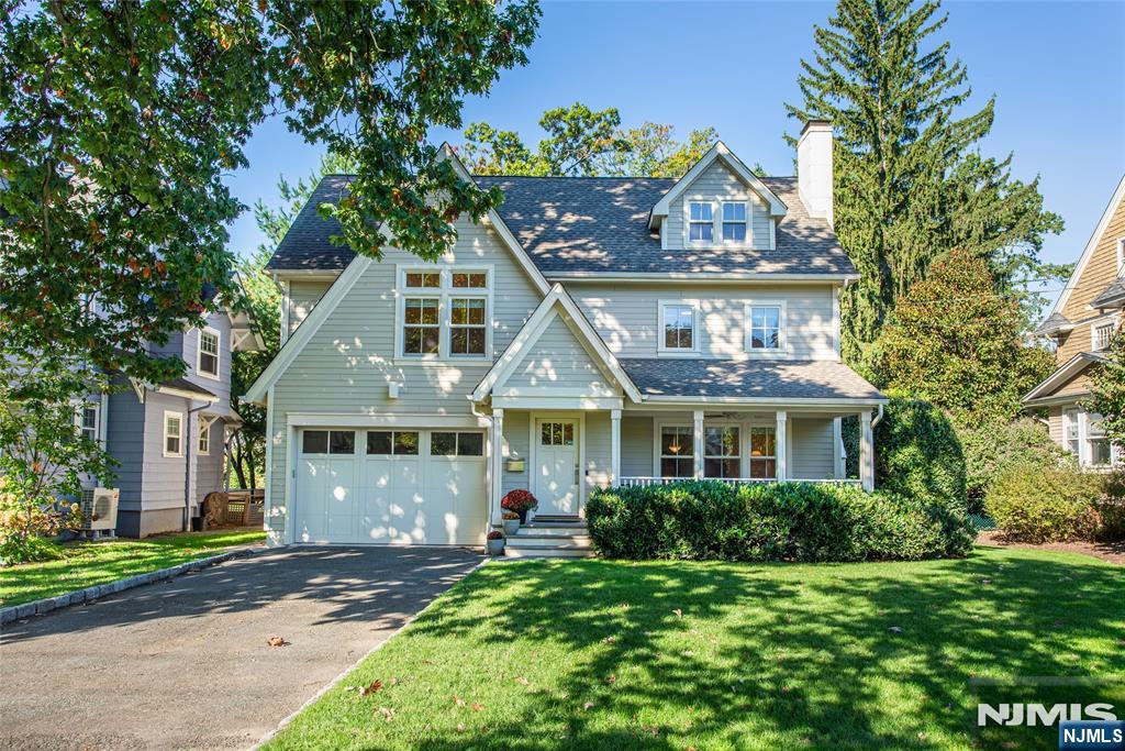 136 Montclair Avenue - Photo 2