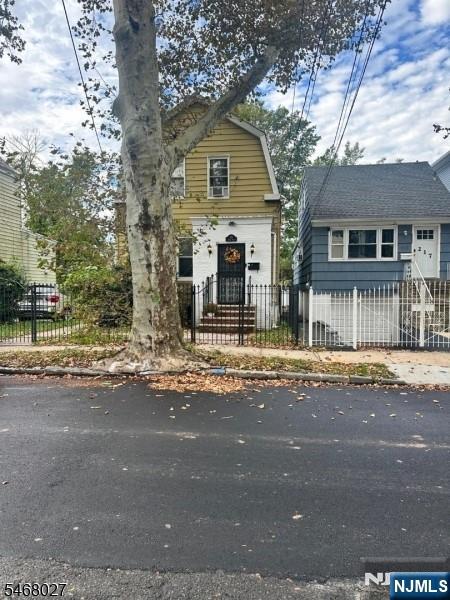 215 Linden Avenue - Photo 1