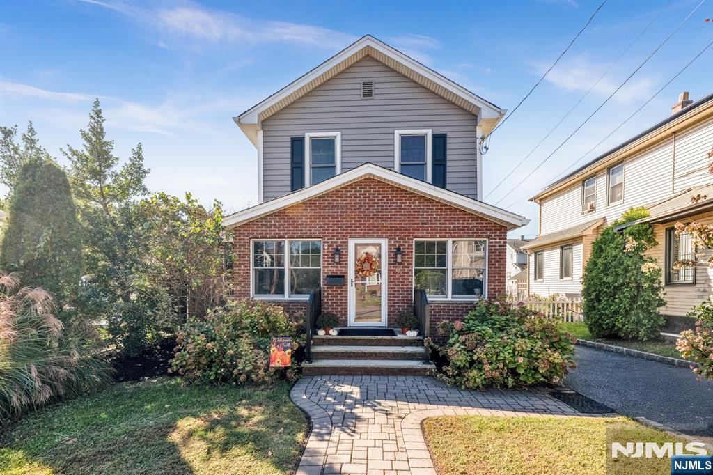 99 Raymond Avenue - Photo 1