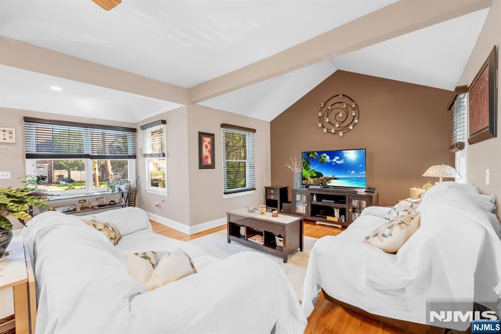99 Raymond Avenue - Photo 4