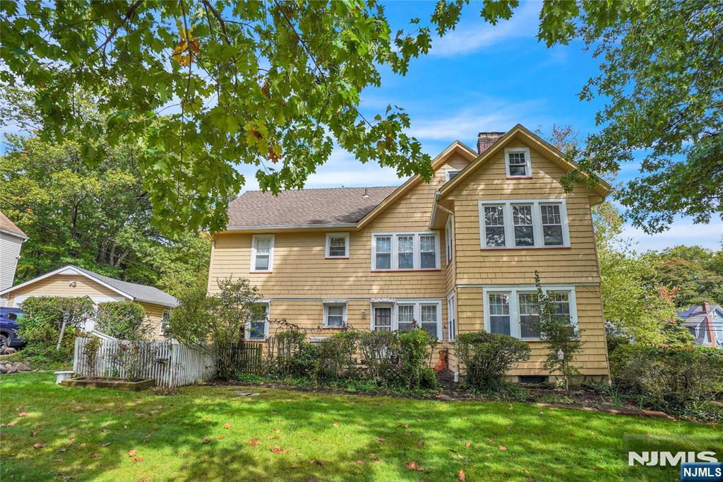 540 Mountain Avenue - Photo 2