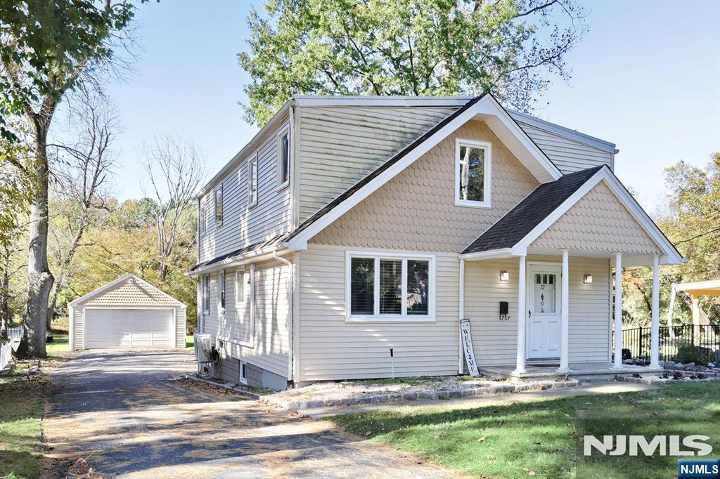 72 Grant Avenue - Photo 2