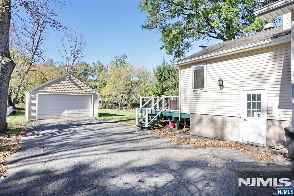 72 Grant Avenue - Photo 3