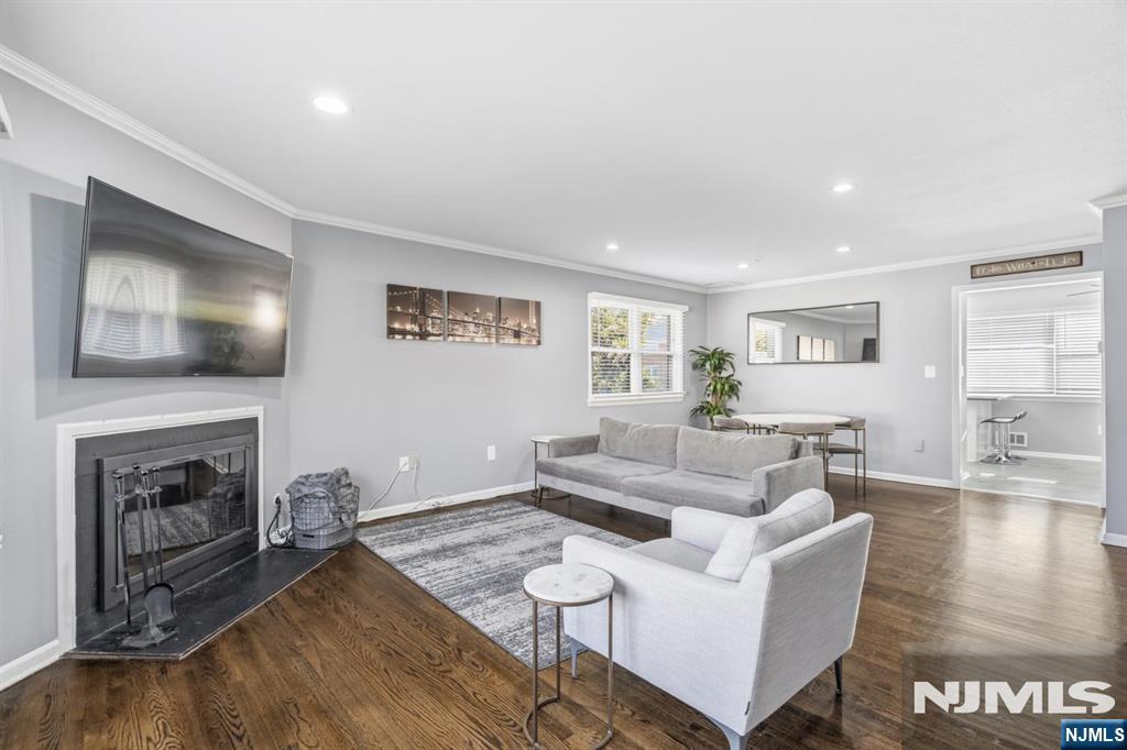 575 Grove Street F-1 - Photo 2