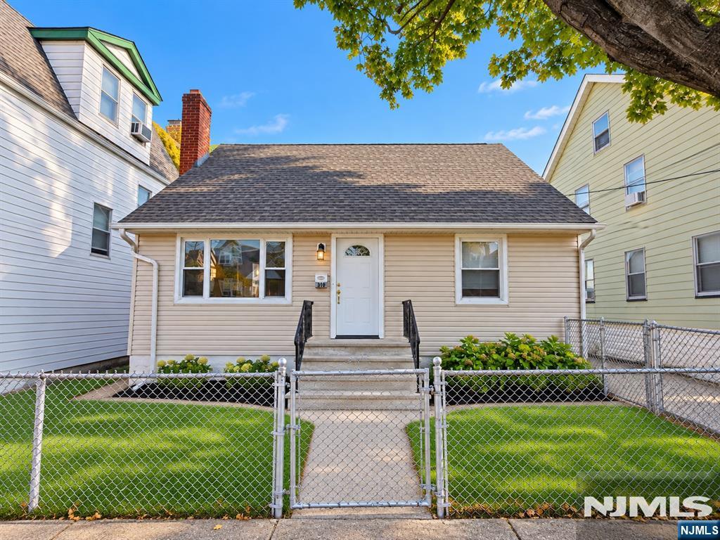 310 Devon Street - Photo 2