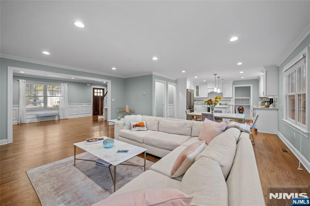656 Wyndemere Avenue - Photo 2