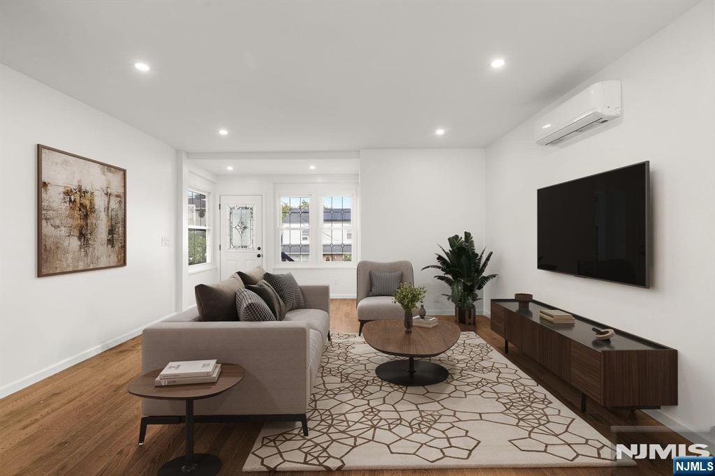 345 Forest Street - Photo 3