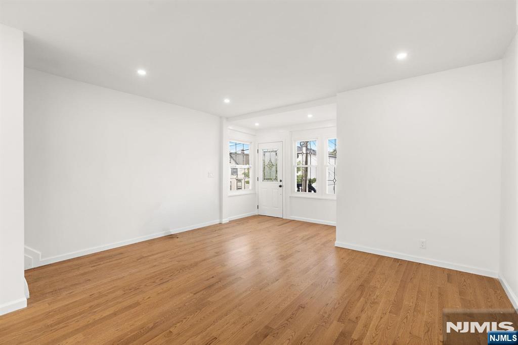 345 Forest Street - Photo 4