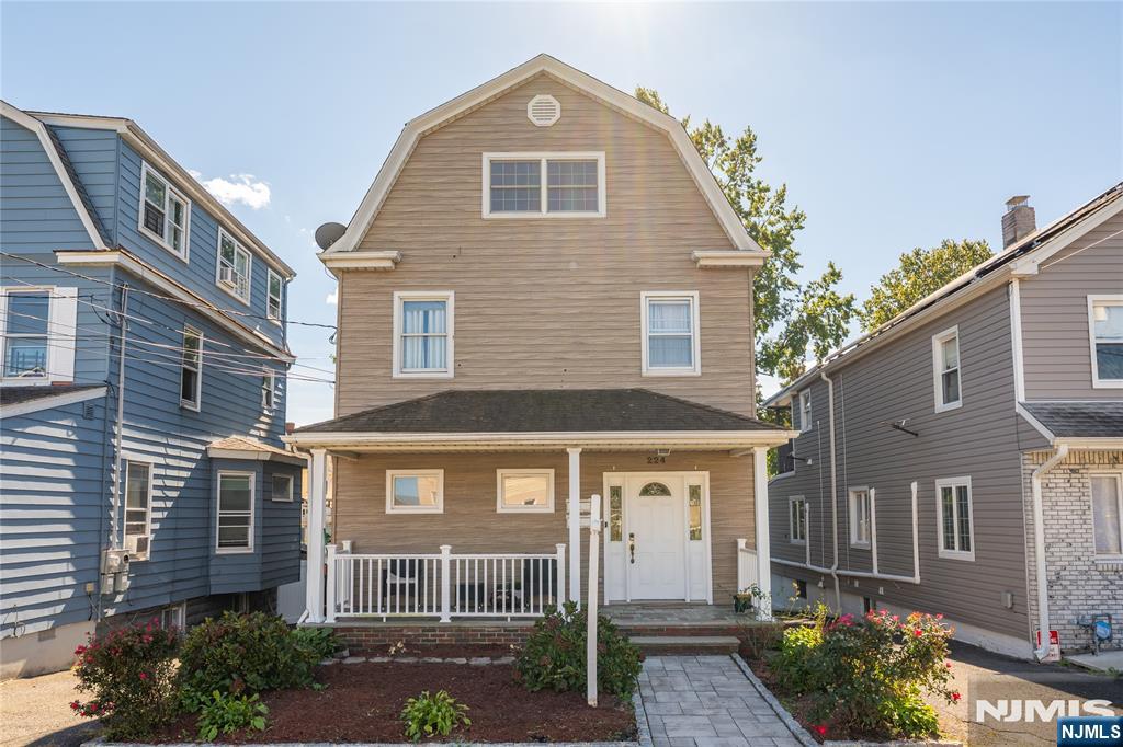 224 Montgomery - Photo 1