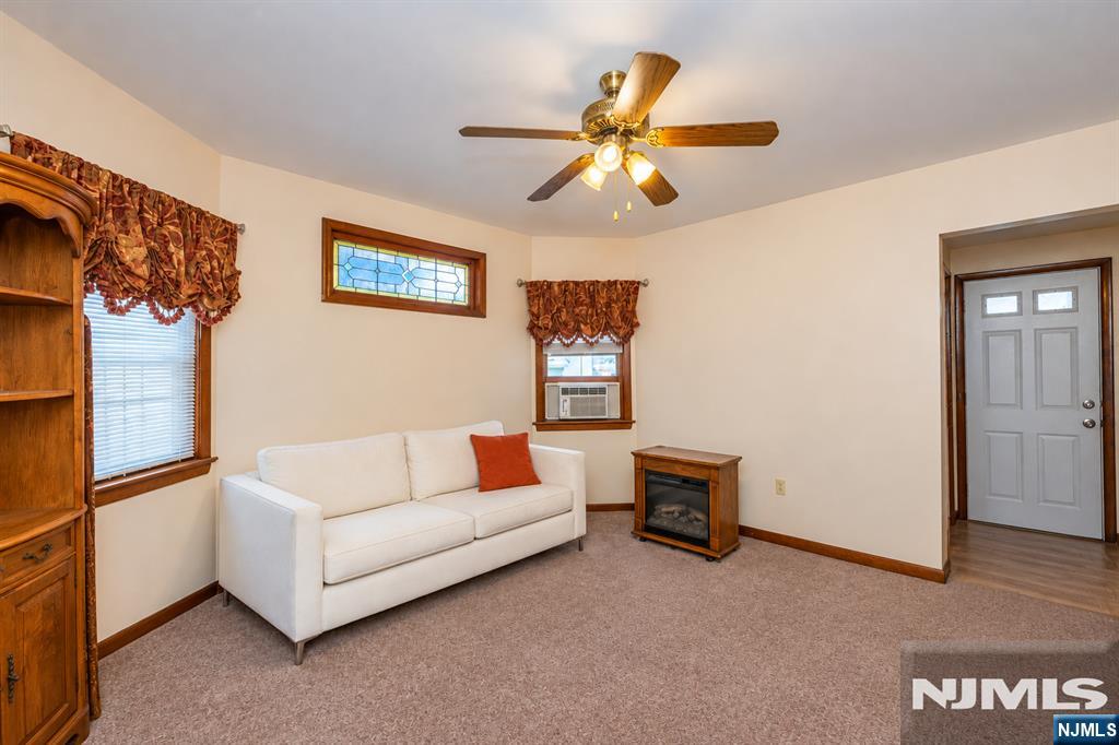224 Montgomery - Photo 4