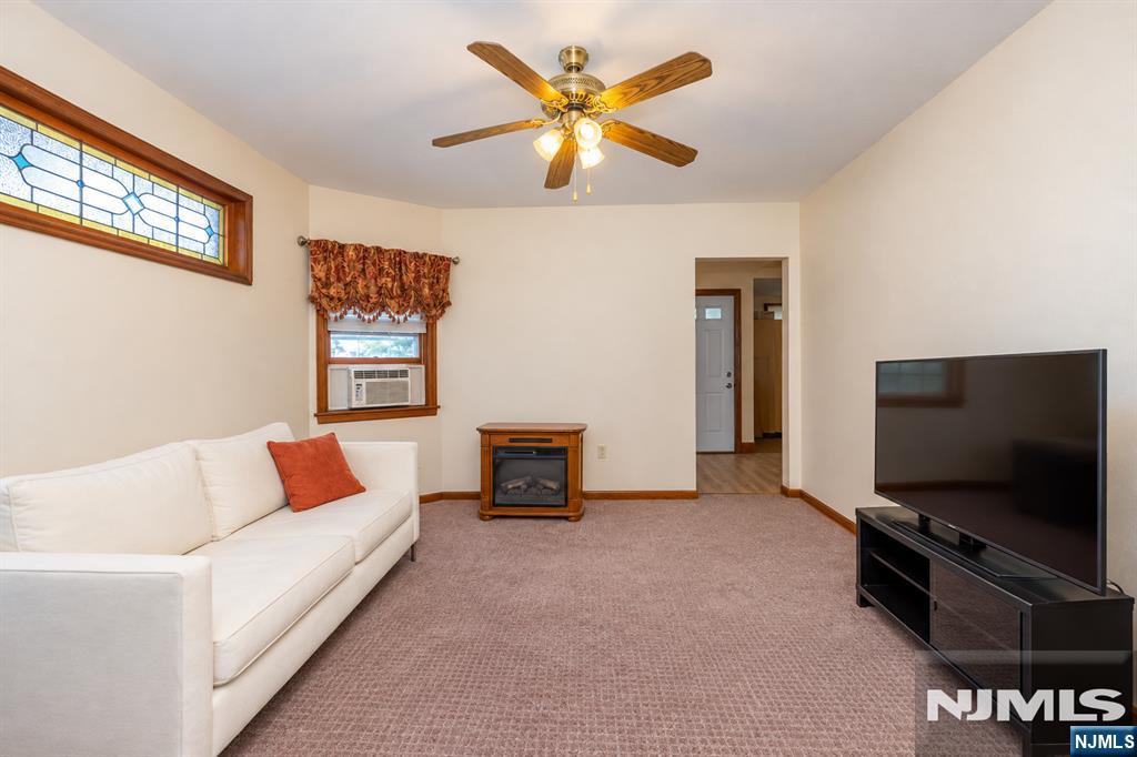 224 Montgomery - Photo 5
