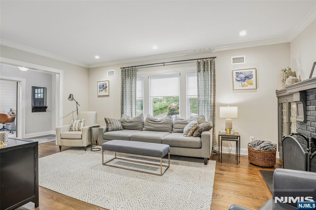 19 Montclair Avenue - Photo 3
