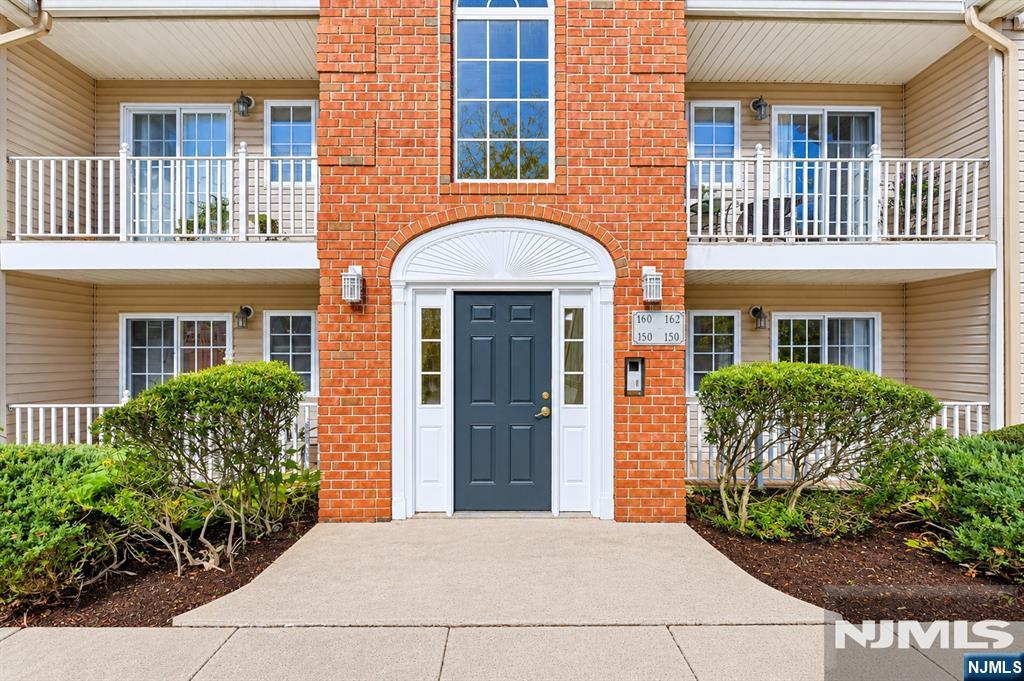 105 Roseland Avenue 1501 - Photo 2