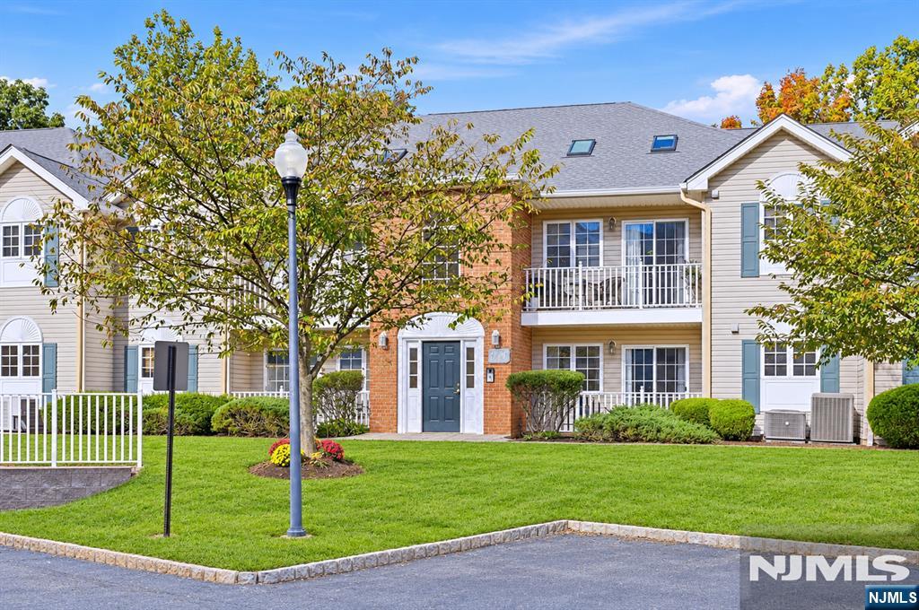 105 Roseland Avenue 1501 - Photo 3