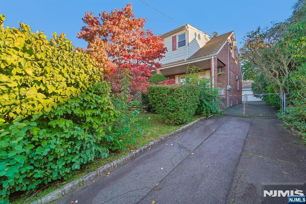 23-27 Continental Avenue - Photo 3