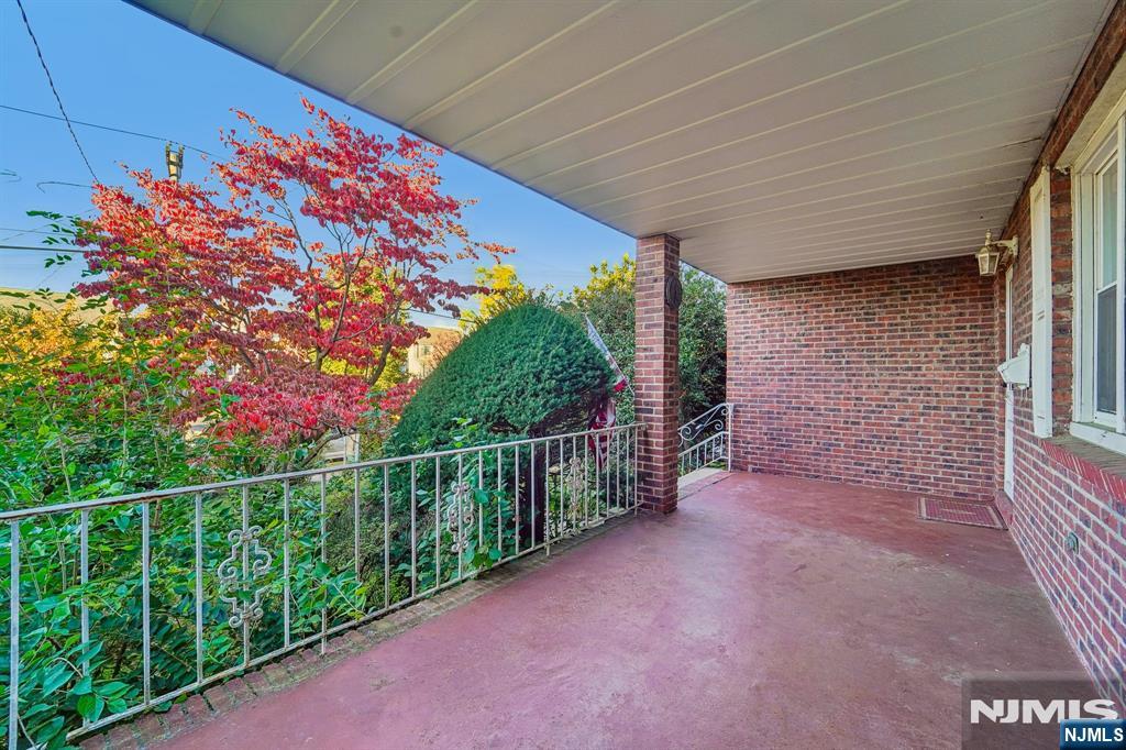 23-27 Continental Avenue - Photo 5