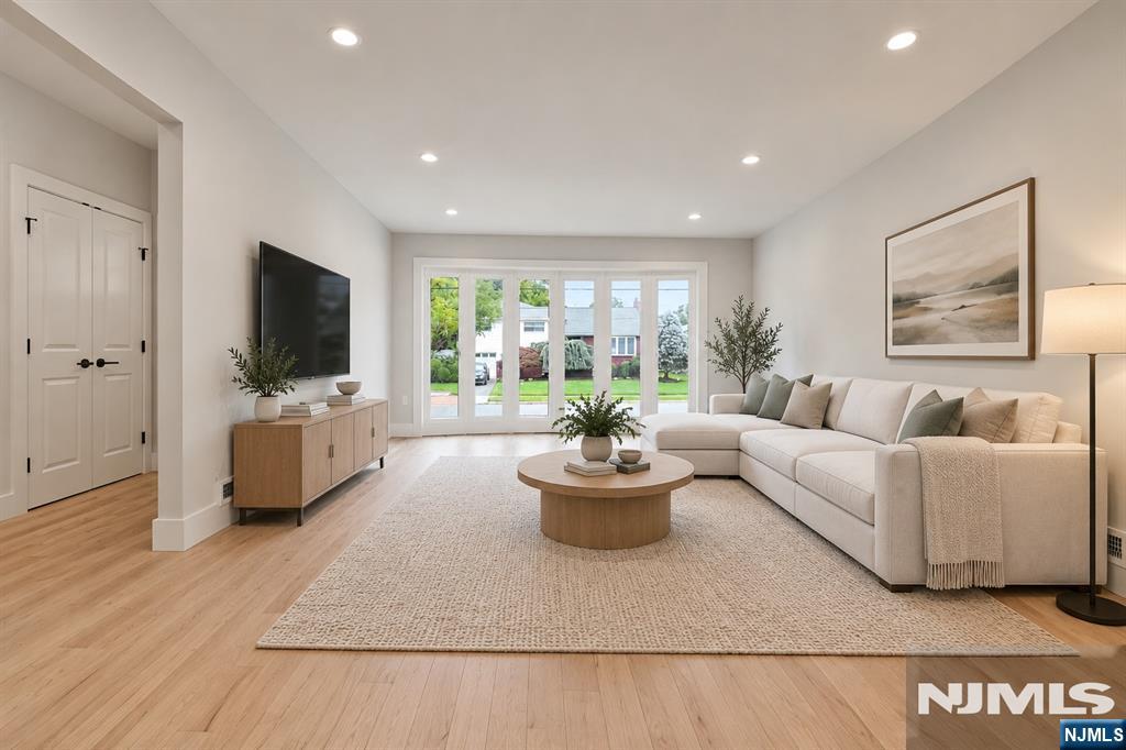 721 Schaefer Avenue - Photo 2
