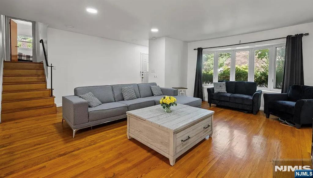 10 Center - Photo 2