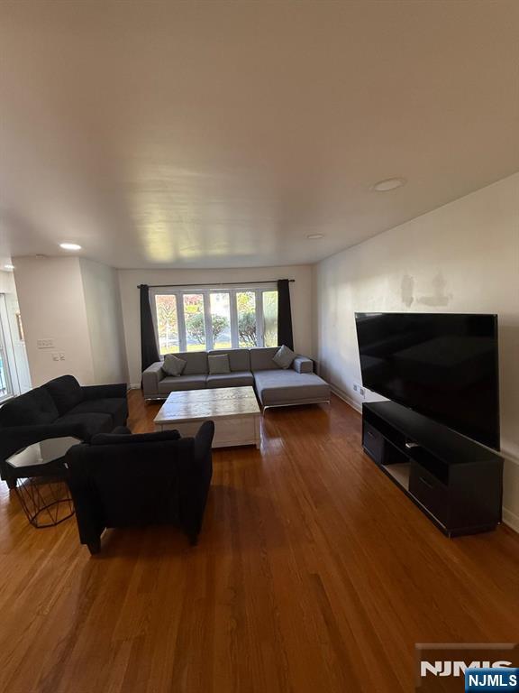 10 Center - Photo 5