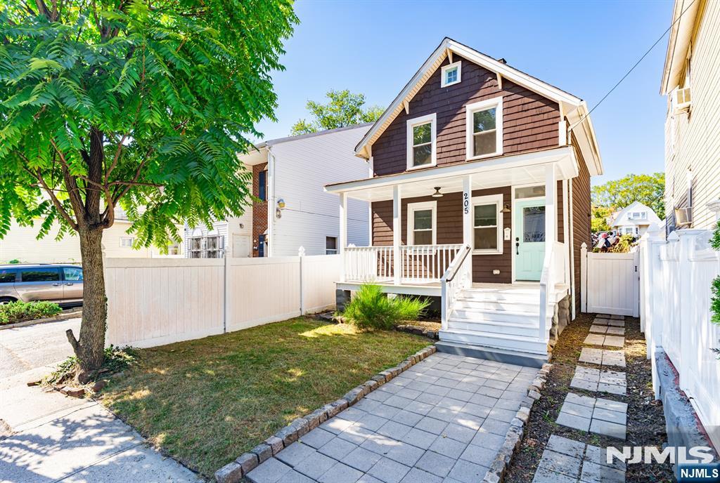 205 S Jefferson Street - Photo 2