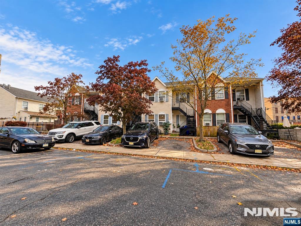 48 Ann Street - Photo 2
