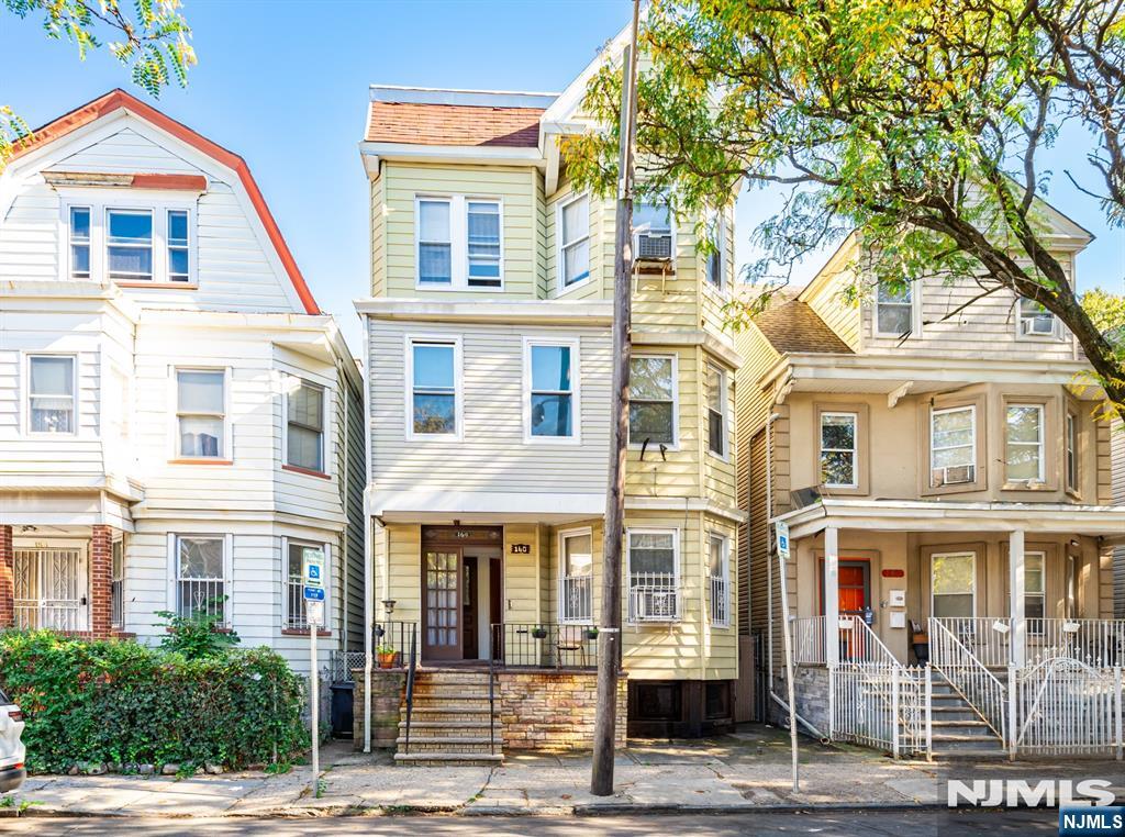 160 S 10th Street - Photo 2