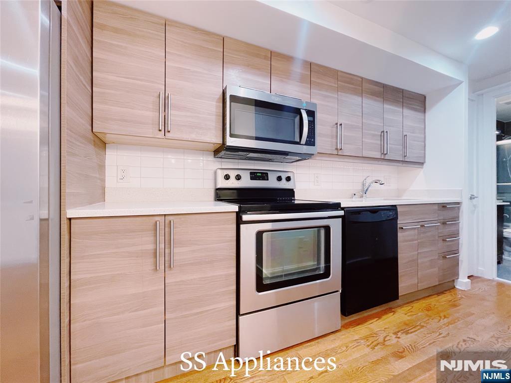 327 Undercliff Avenue 1 - Photo 5