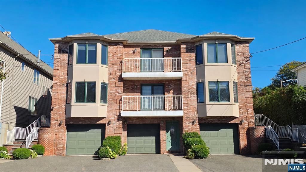 341 Columbia B - Photo 1
