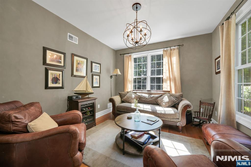 21 Reagan Way - Photo 5