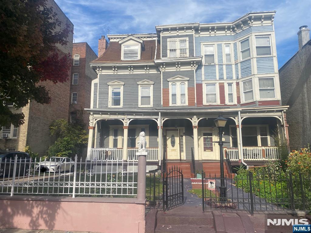 16-18 Duncan Avenue - Photo 1