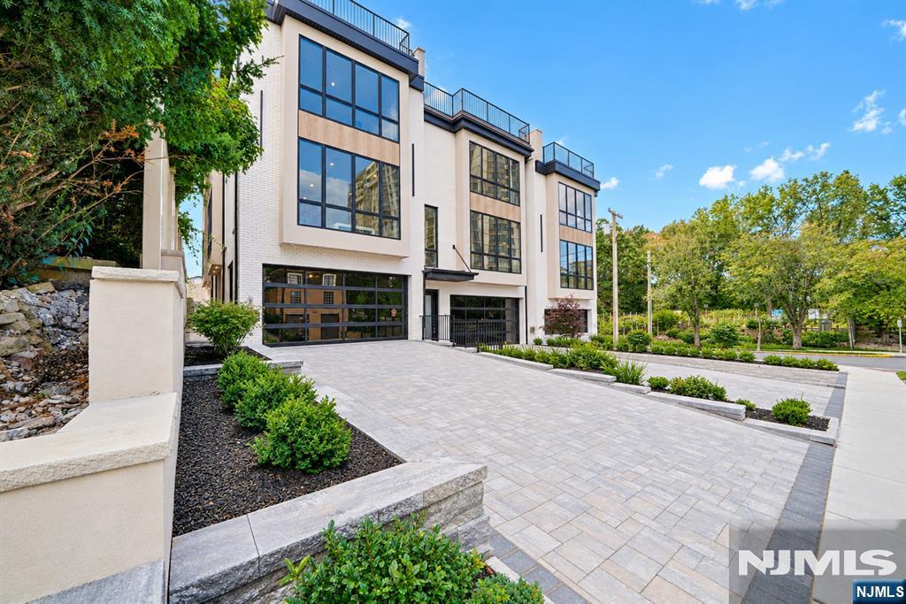 474 Palisades Boulevard - Photo 1