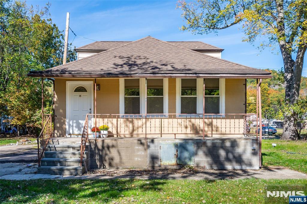 18 Riverside Drive - Photo 1