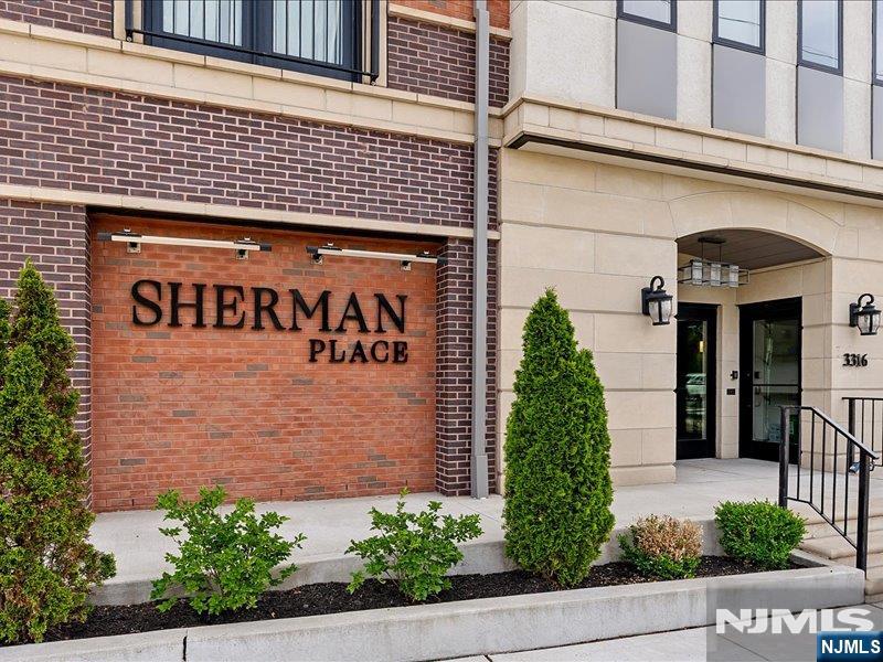 139 Sherman Place 404 - Photo 3