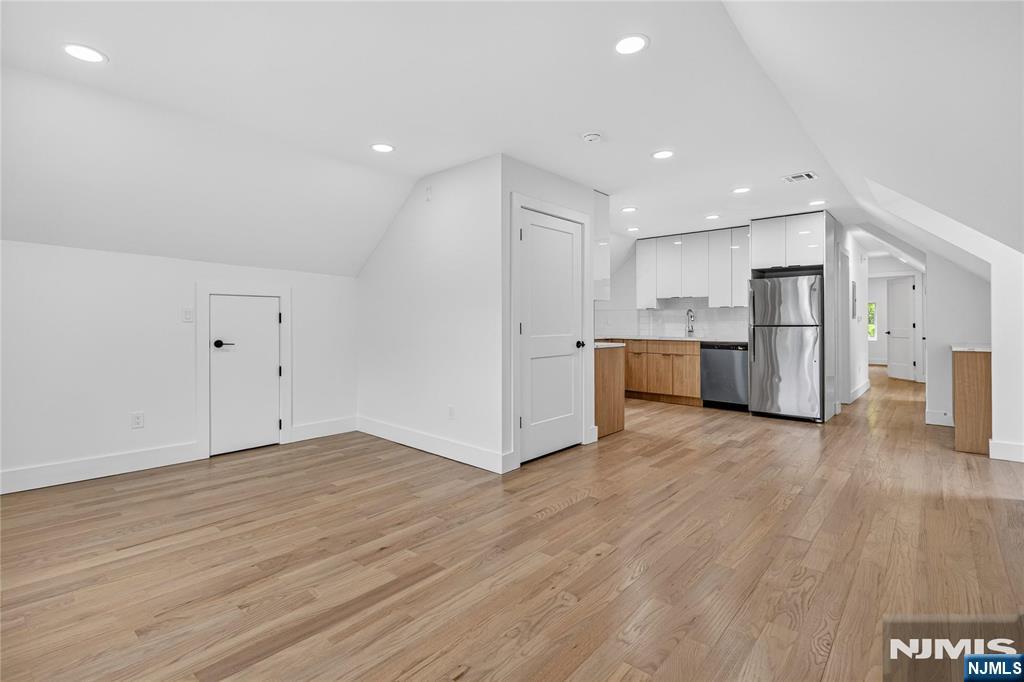 46 Hudson Avenue C - Photo 3