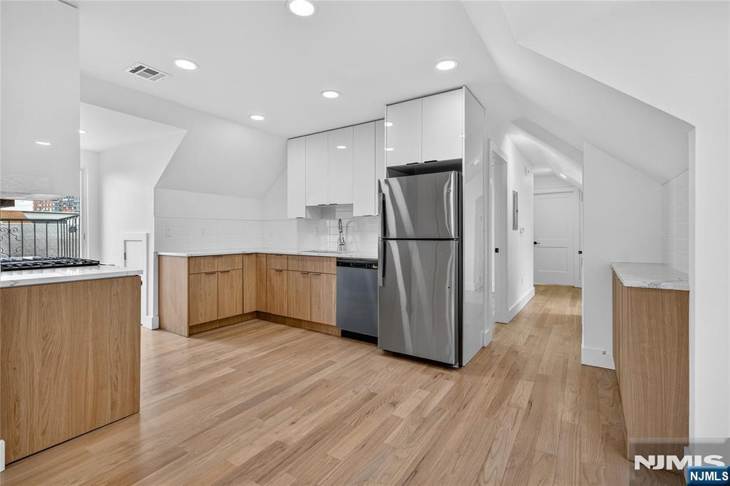 46 Hudson Avenue C - Photo 4
