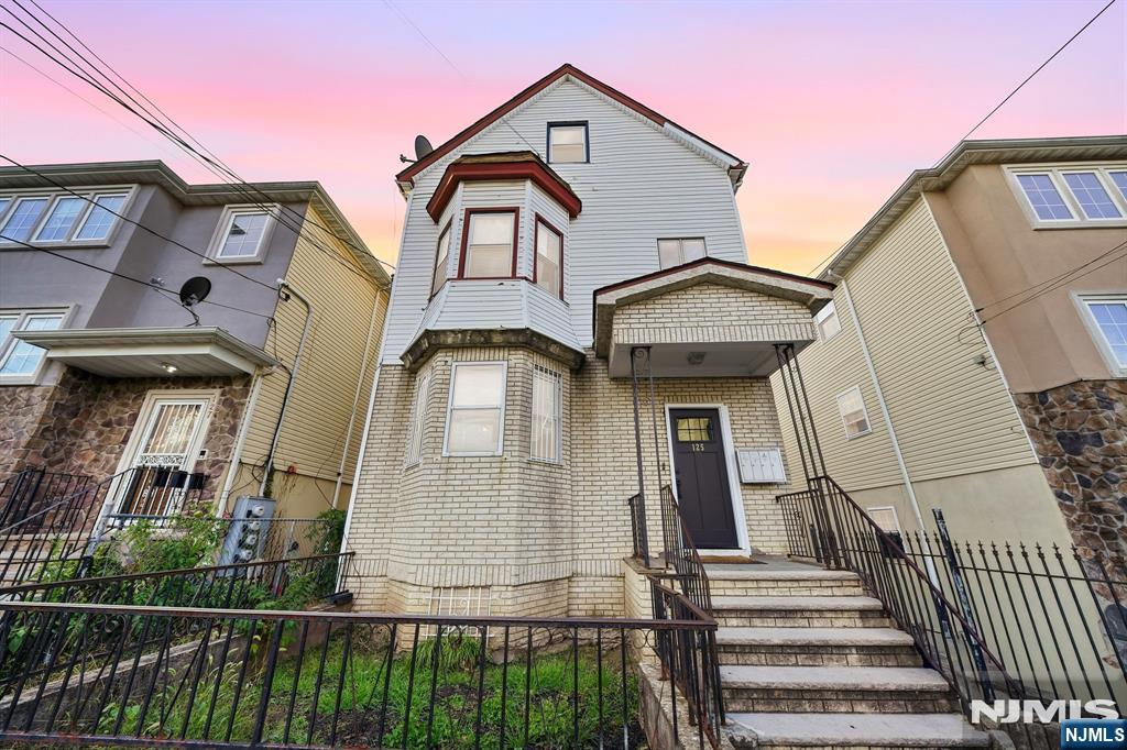125 9th Street - Photo 1