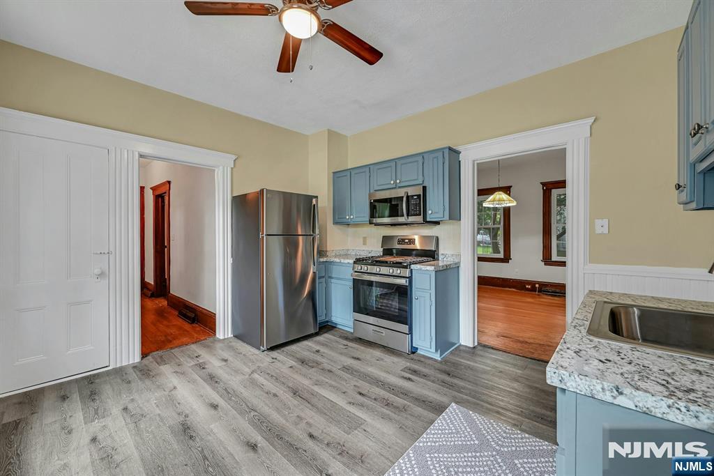 370 Sicomac Avenue - Photo 2