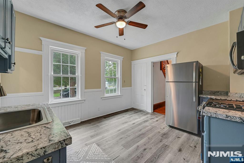 370 Sicomac Avenue - Photo 3