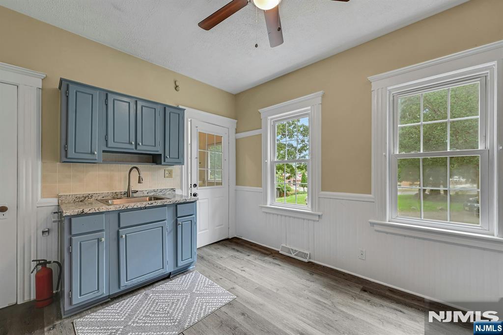370 Sicomac Avenue - Photo 5