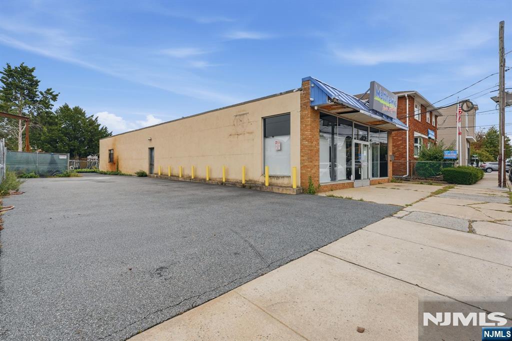 802 Van Houten Avenue - Photo 1