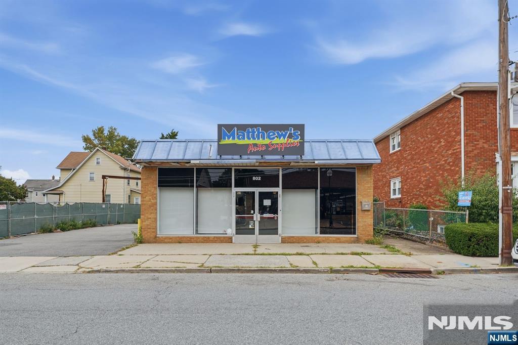 802 Van Houten Avenue - Photo 2