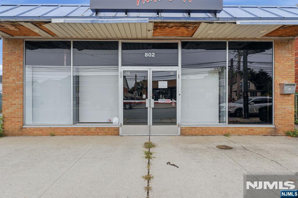 802 Van Houten Avenue - Photo 3