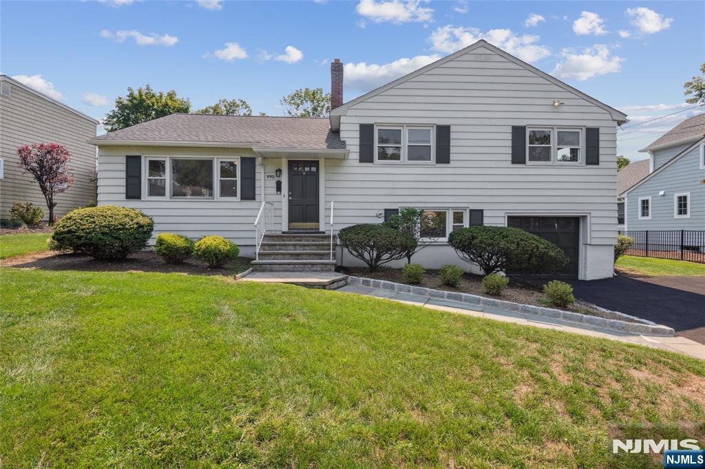 990 Washington Avenue - Photo 1